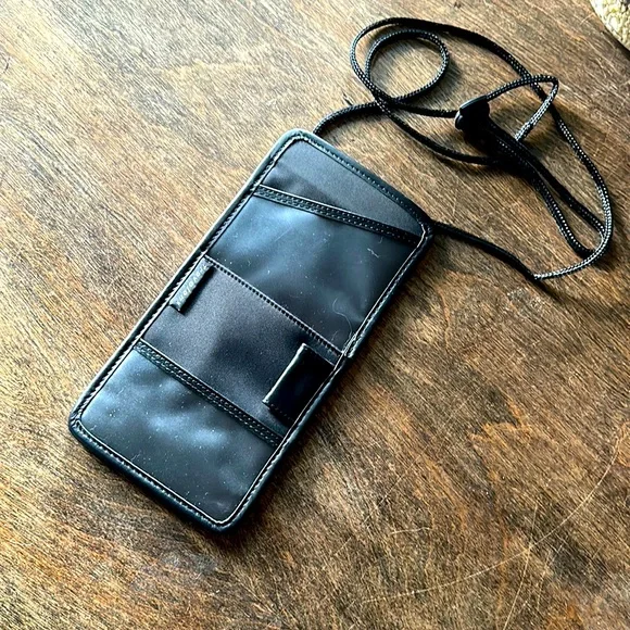 - Travel on Passport Wallet Travel Safe- pockets NWOT! Excellent condition - Picture 1 of 8